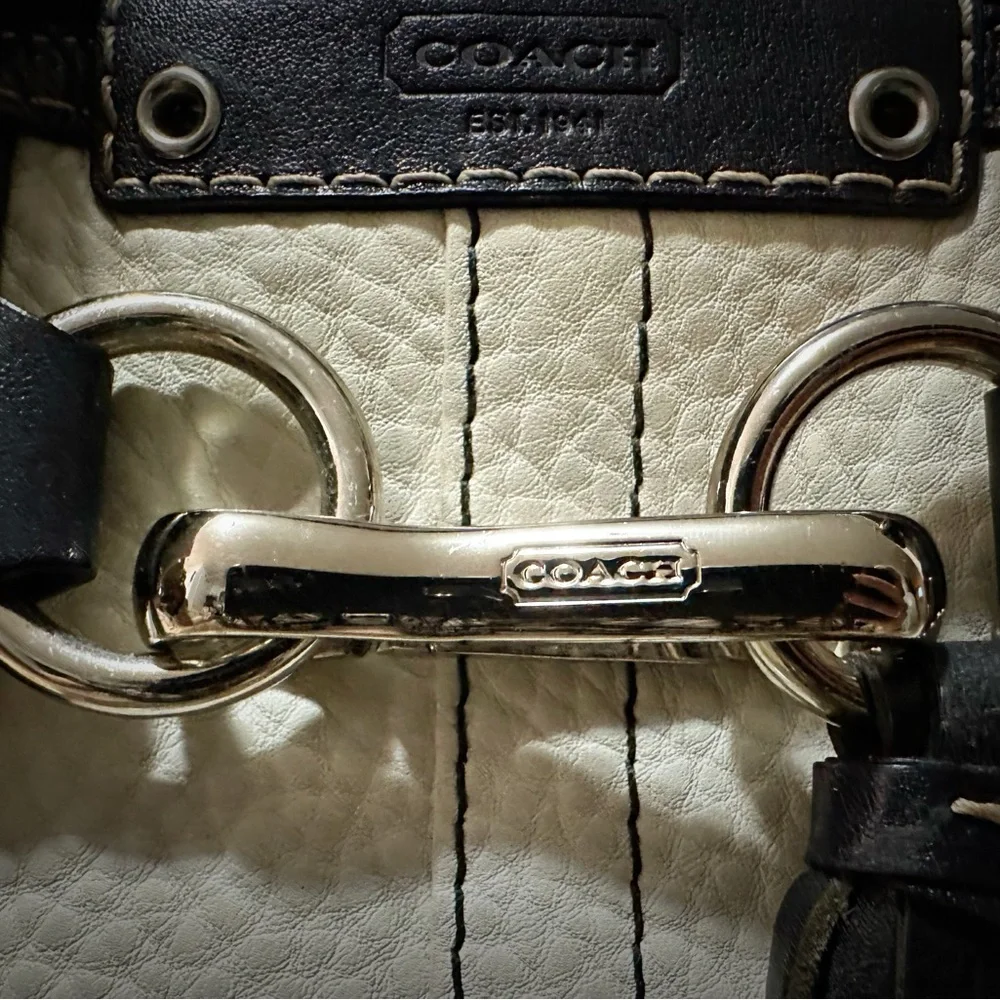 Vintage Y2K Coach tote handbag shoulder bag, Black and Cream Satchel 2009 years - Picture 7 of 17